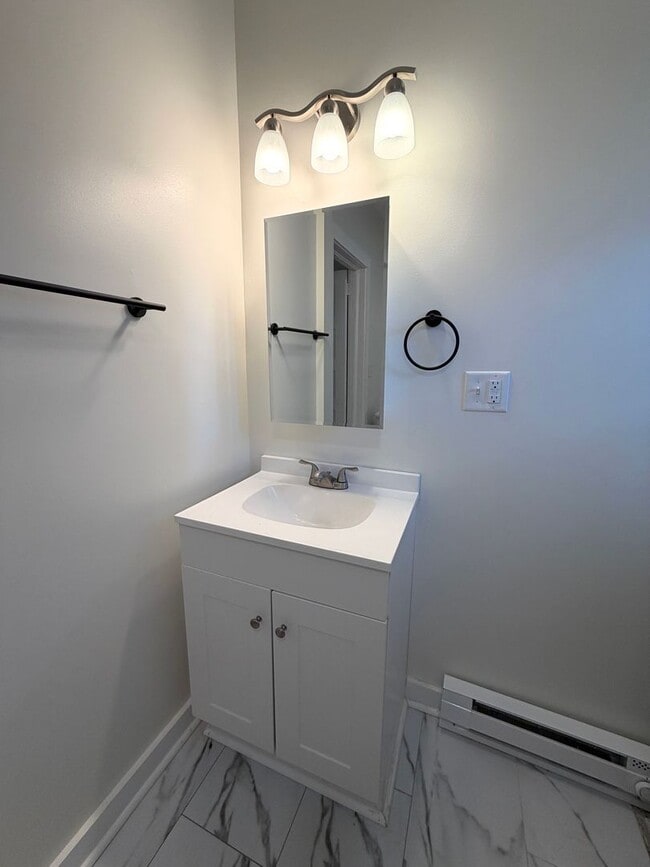 Building Photo - Swannanoa - Newly Renovated Beacon Village Cottage
