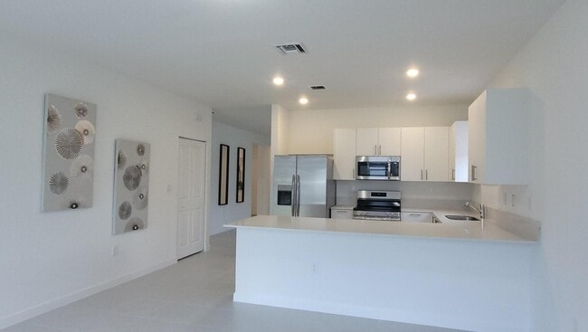 Building Photo - 16105 SW 149th Ave