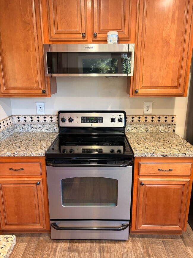 Building Photo - Upgraded 4 bed 2.5 bath home in San Jose. This is a must see!