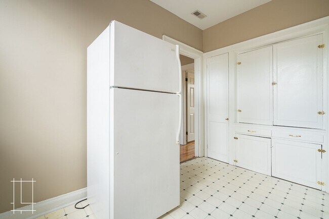 Building Photo - 2487-2491 Summit St.