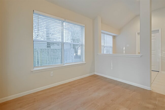 Building Photo - 206 N Wynnoak Cir