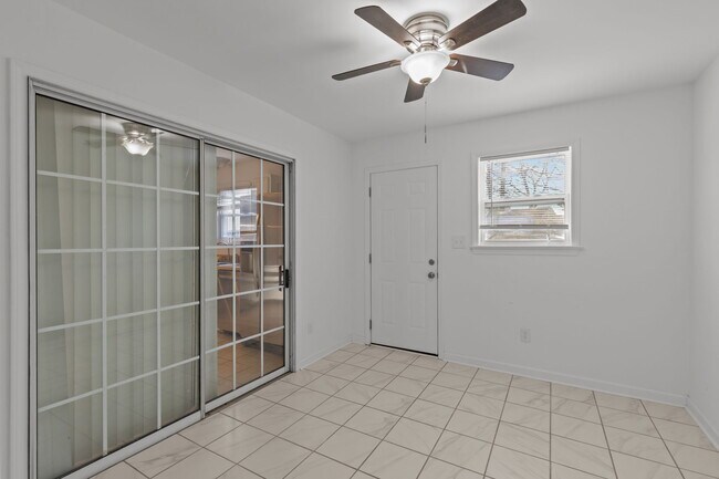 Building Photo - 1012 Danbury Cir