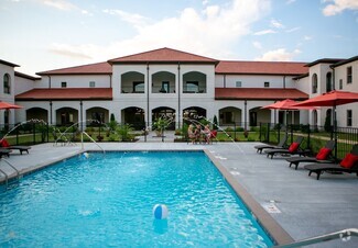 Building Photo - 150 Club House Dr