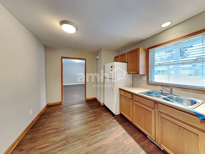 Building Photo - 132 Bush Dr