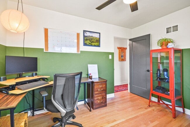 Building Photo - 2Bed/1bath beautiful Home close to City Park