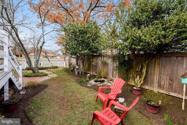 Building Photo - 1727 Oakcrest Dr