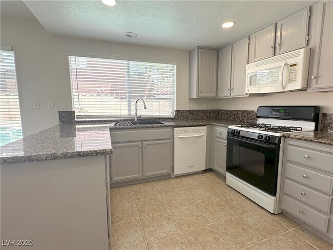 Building Photo - 7604 Cruz B