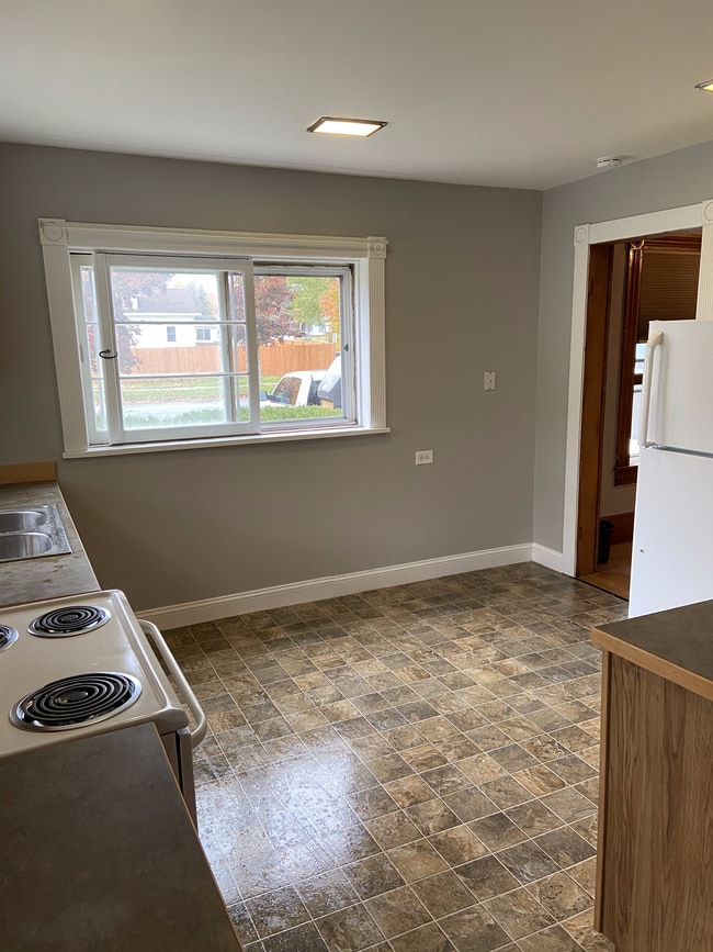 kitchen - 206 S Higbee St