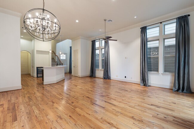 Building Photo - 1103 Summer St