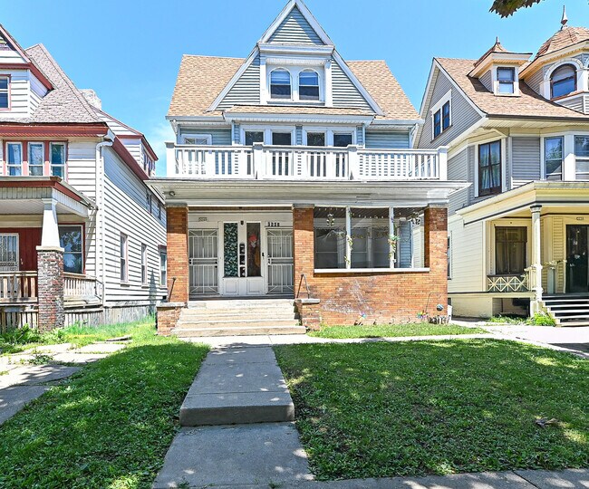 Building Photo - 3240 W Juneau Ave
