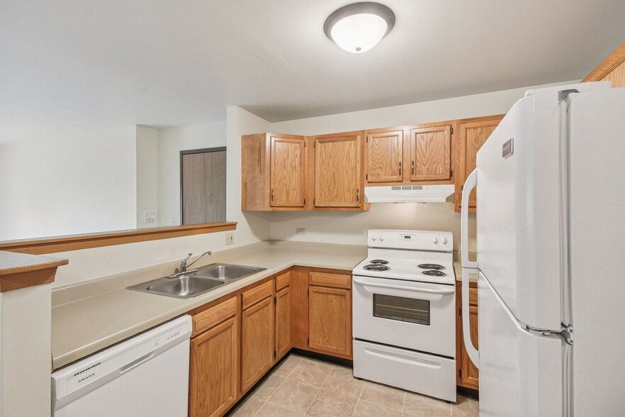 Building Photo - Maple Leaf Apartments