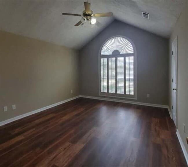 Building Photo - BEAUTIFULHOMES....