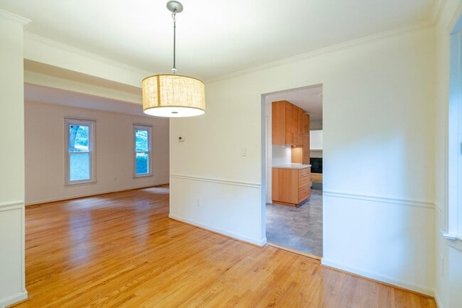 Building Photo - Fabulous 4 Bed 2.5 Bath Colonial With Pati...