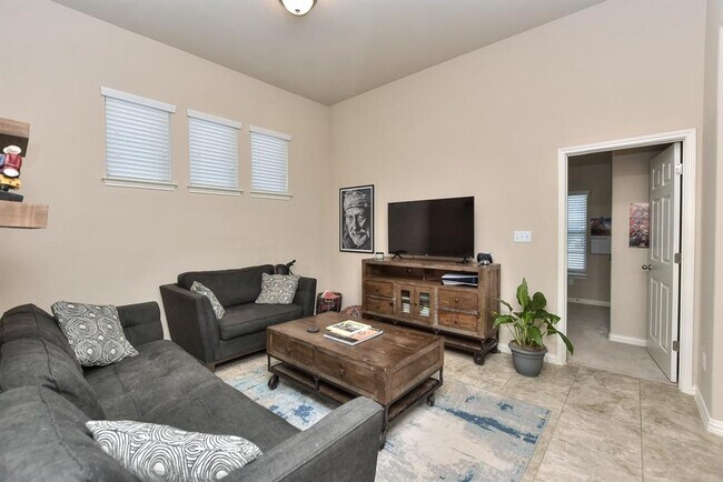 Building Photo - 117 Salt Fork Dr
