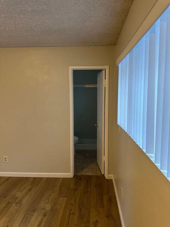 Building Photo - 564-568 7th St