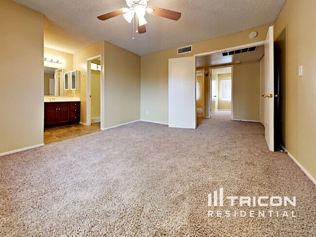 Building Photo - 3822 W Mauna Loa Ln