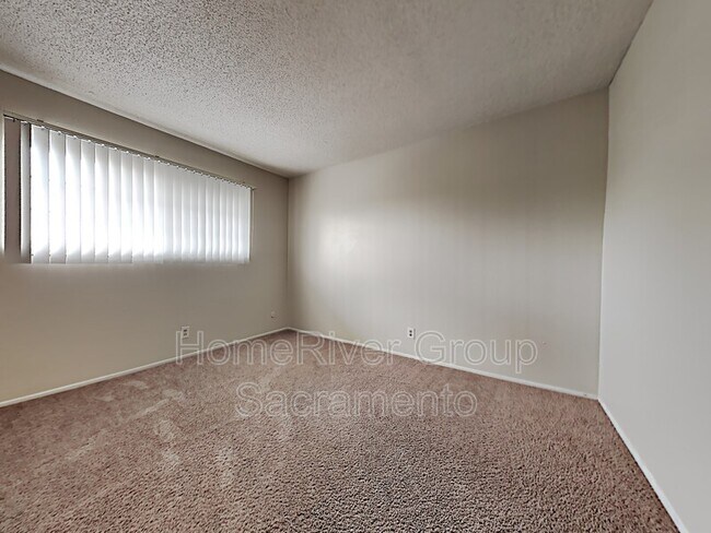 Building Photo - 3689 Myrtle Ave
