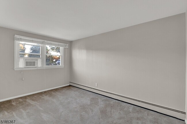 Building Photo - 53 5th Ave