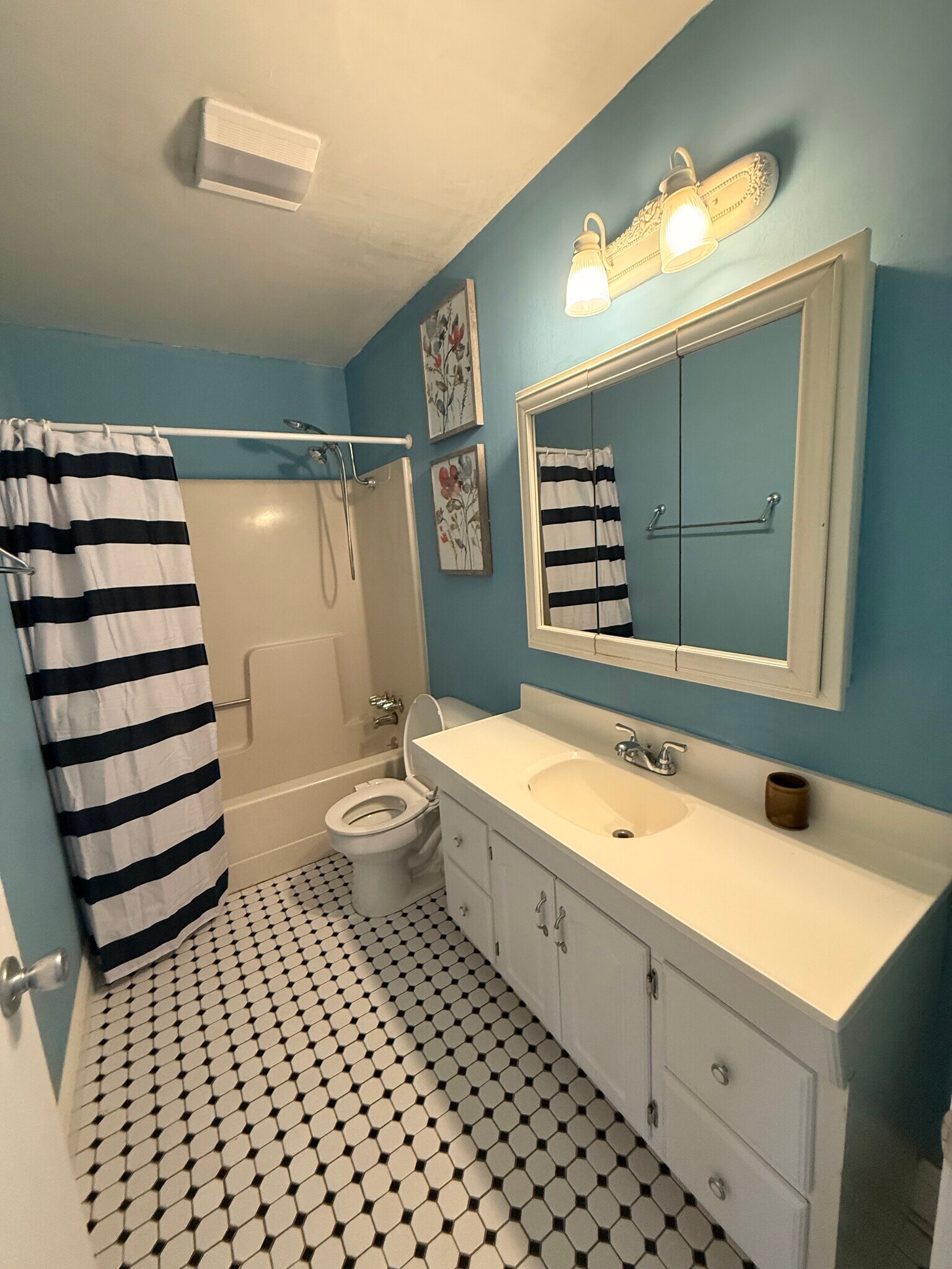 Bathroom - 3202 Locke Ln
