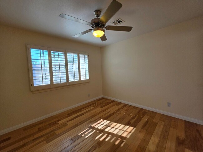 Building Photo - Spacious Home in the Heart of Green Valley
