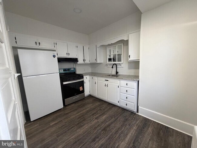 Building Photo - 517 Bentley Ave