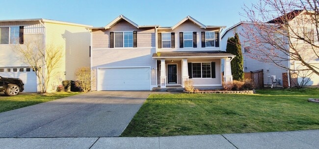 Building Photo - Absolutely Beautiful Two-story House in Si...