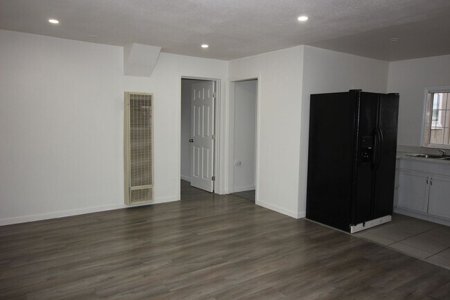 Building Photo - 672 Irwin Ln