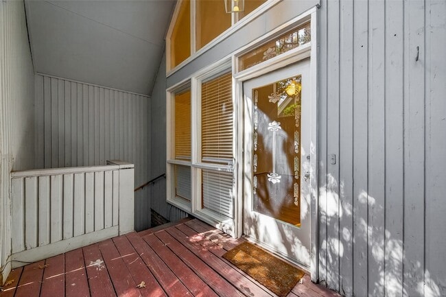 Building Photo - 615 Kipling St