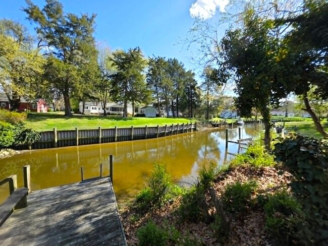 Building Photo - 104 Lee Dr