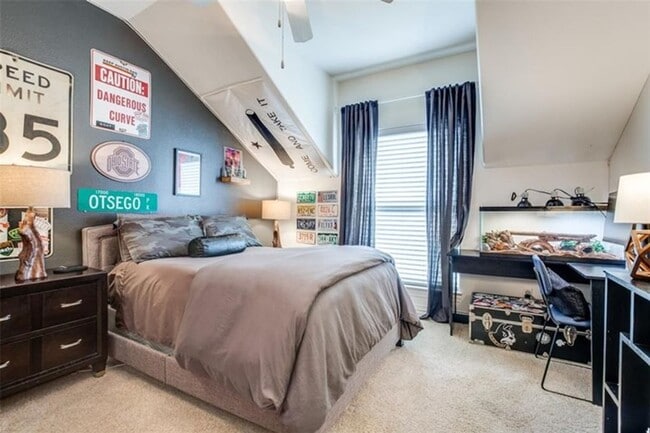Building Photo - 3 bed 3.1 bath minutes from HPHS