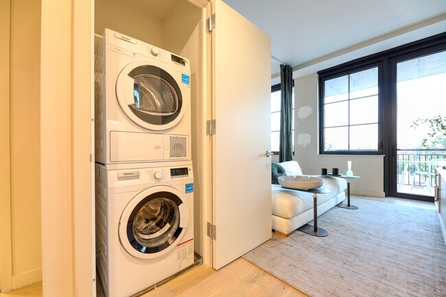 Building Photo - 14474 Northern Blvd