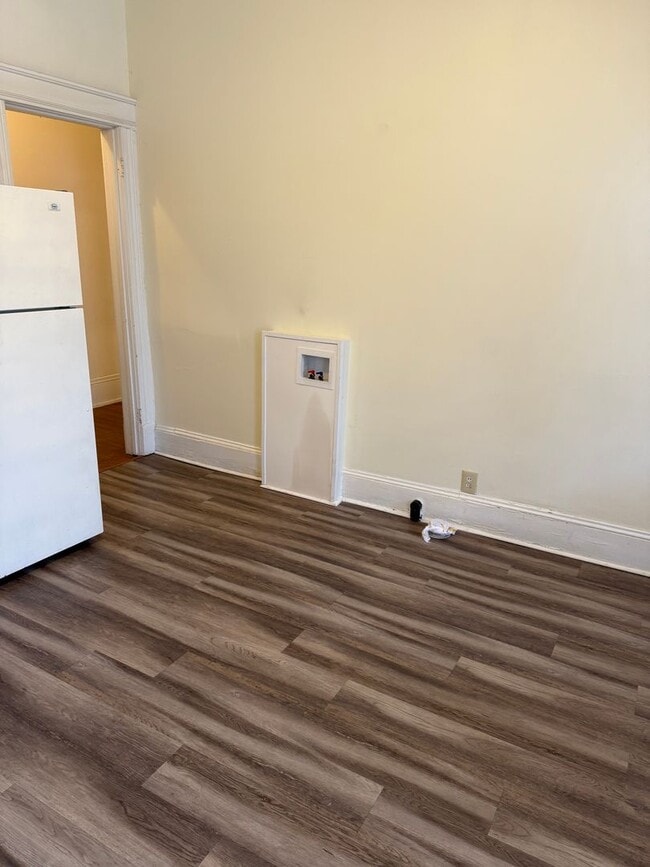 Building Photo - 1 Bedroom unit in Dunleath Historic District - Office Space & W/D Connections!