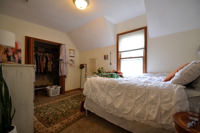 Bed #2 - 2631 Bryant Ave So.
