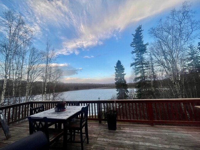 Primary Photo - Serene Lakeside escape with direct lake ac...
