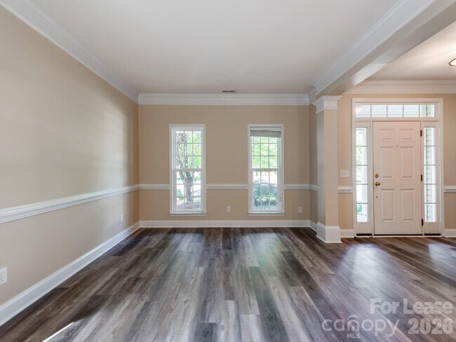 Building Photo - 533 Montgrove Pl NW