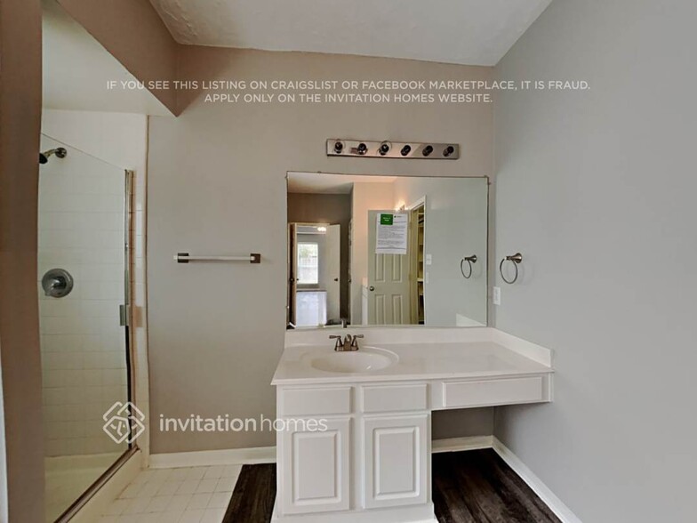 Building Photo - 3601 Pine Valley Dr