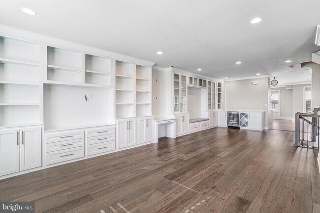 Building Photo - 621 Bluemont Ave
