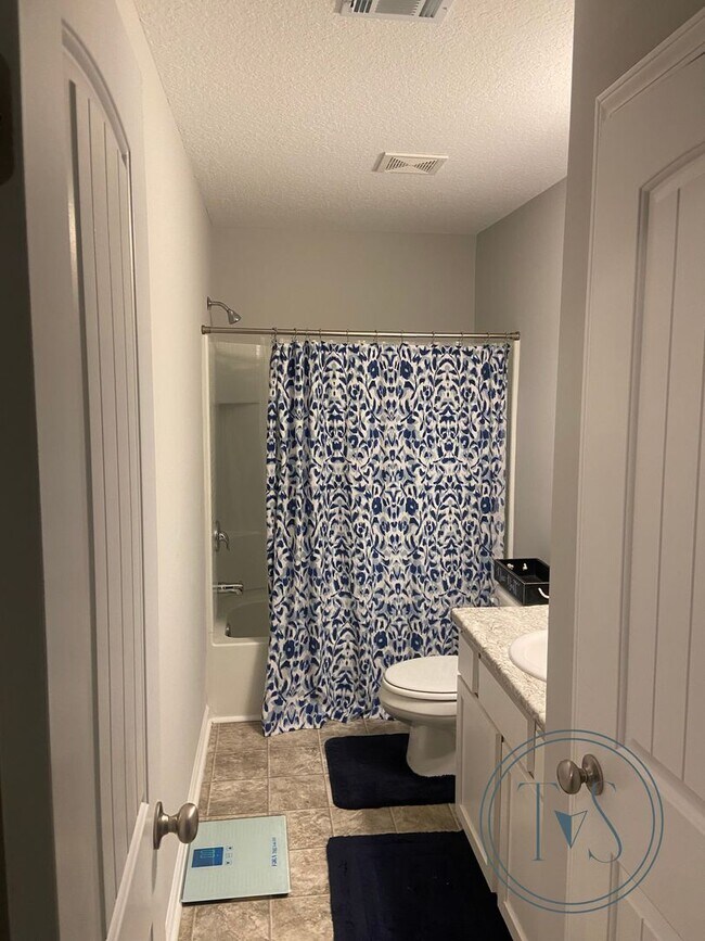 Building Photo - SPRING MOVE-IN SPECIAL AND RATE DROP ALERT...
