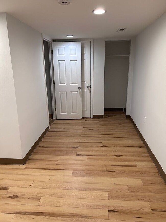 Building Photo - 2216 Summer St