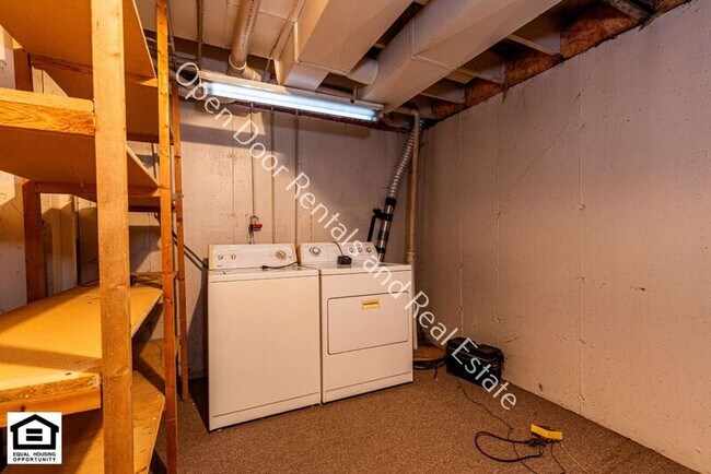 Building Photo - 15110 Tally Ho Dr