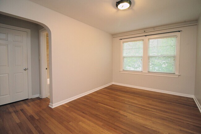 Building Photo - Upper Level Chasselton 1 Bedroom Condo in ...