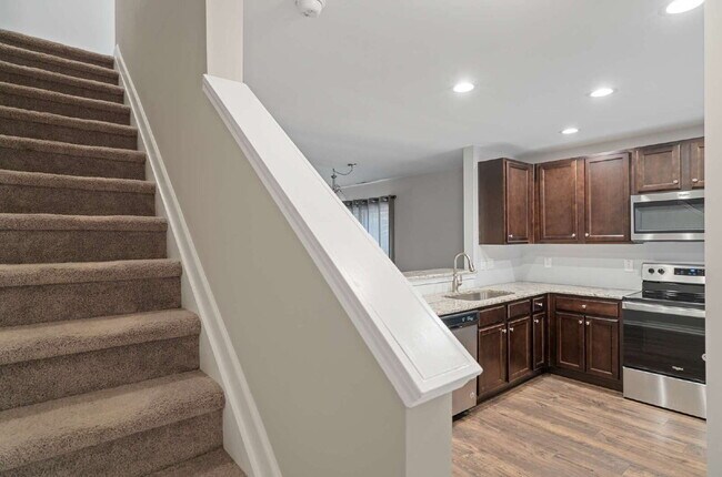 Building Photo - Charming 2-Bed Townhouse Retreat with 2.5 Baths in Clayton - 1212 Sq Ft of Comfort!