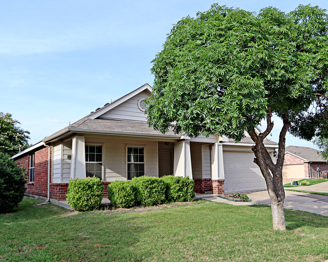 Building Photo - 1000 Warbler Ln