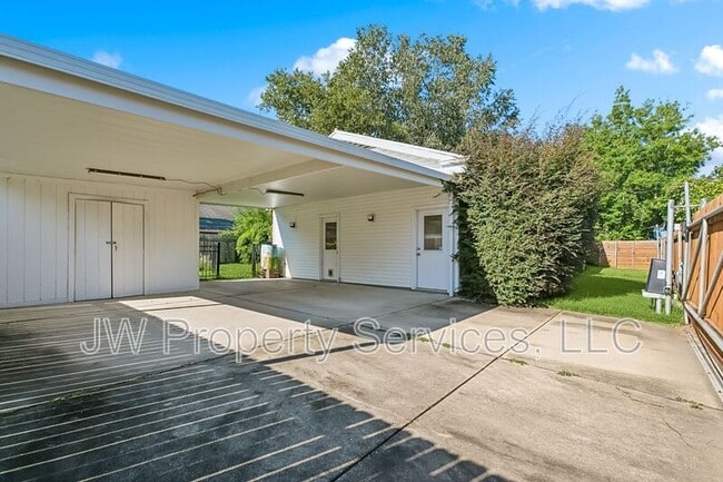 Building Photo - 5427 Charlotte Dr