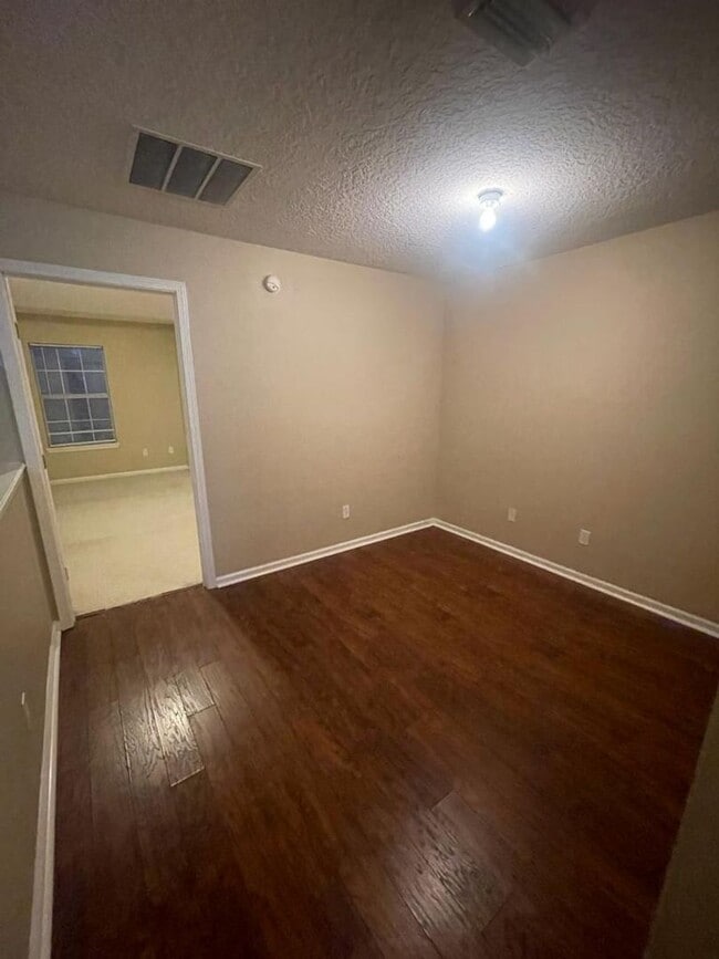 Building Photo - MOVE IN SPECIAL!!!   2 BEDROOM 2 BATHS JAC...