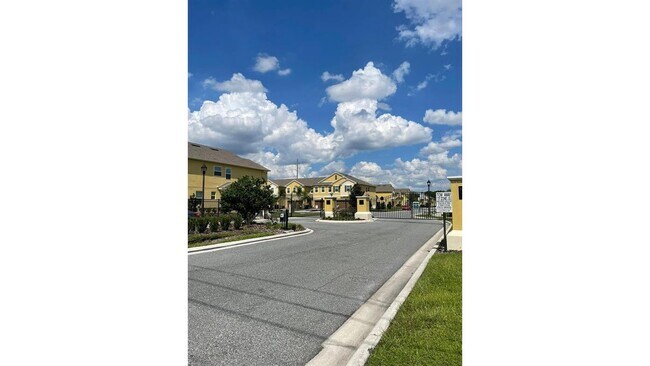Building Photo - 9330 Tecumseh Dr