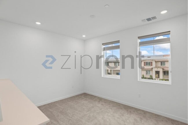 Building Photo - 3284 Oak Trl Dr