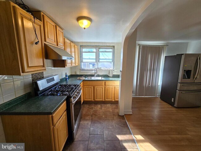 Building Photo - 700 Landis St