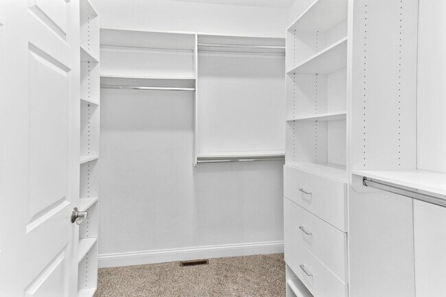 Building Photo - 5 Neff Dr