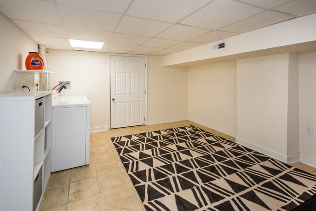 Building Photo - 600 S Linwood Ave